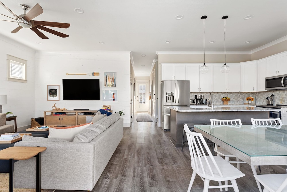 Miramar Beach Jewel Ultimate Group Retreat 5 King Bedrooms Pool Backyard
