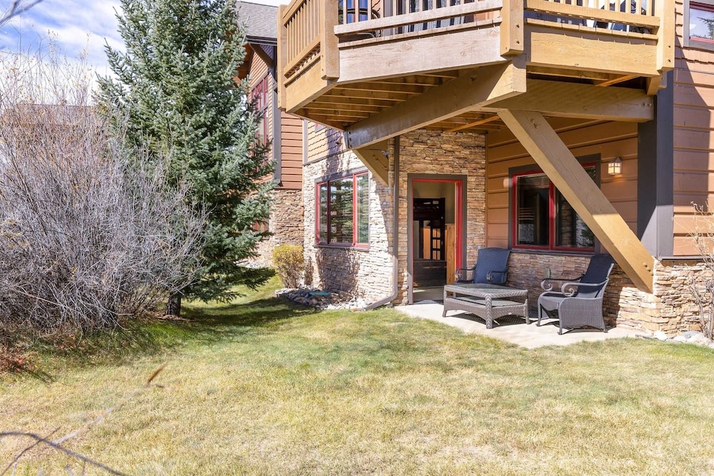 66 Thackwell Lane 4 Bedroom Townhouse by RedAwning view 4