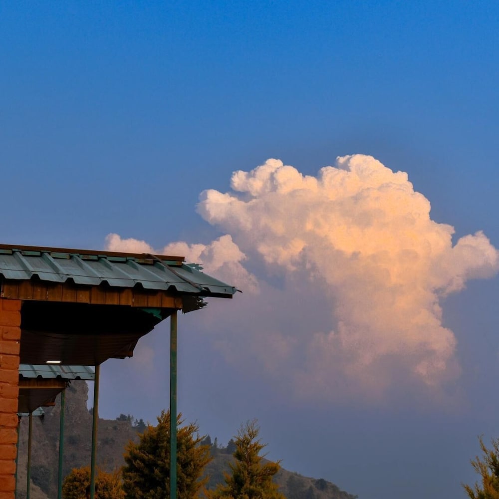 Deodar Inn resort