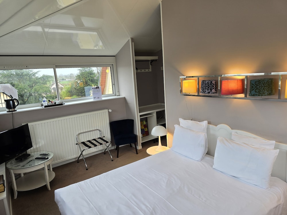 Castel Bayeux Guesthouse