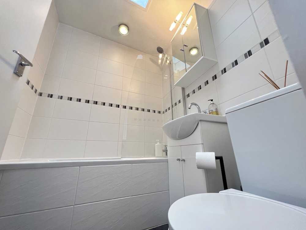 Kensington Private House- Walk to stores and tube-PRIVATE entrance- In Central London