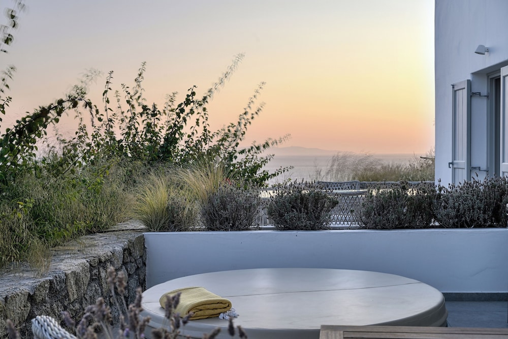Aloft Suites Mykonos Island
