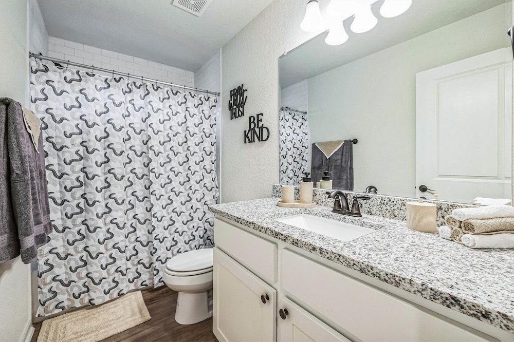 Modern 3br In Gated Community Near Jbsa & Seaworld 3 Bedroom Duplex