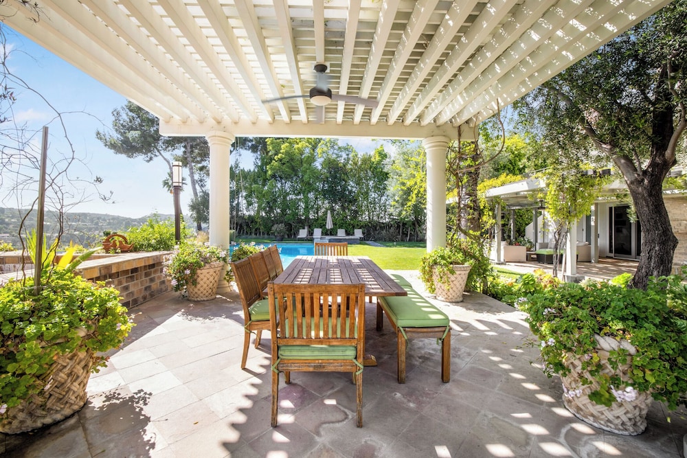 Villa Clarinda - Architect-designed Dream Estate With Theater & Outdoor Oasis