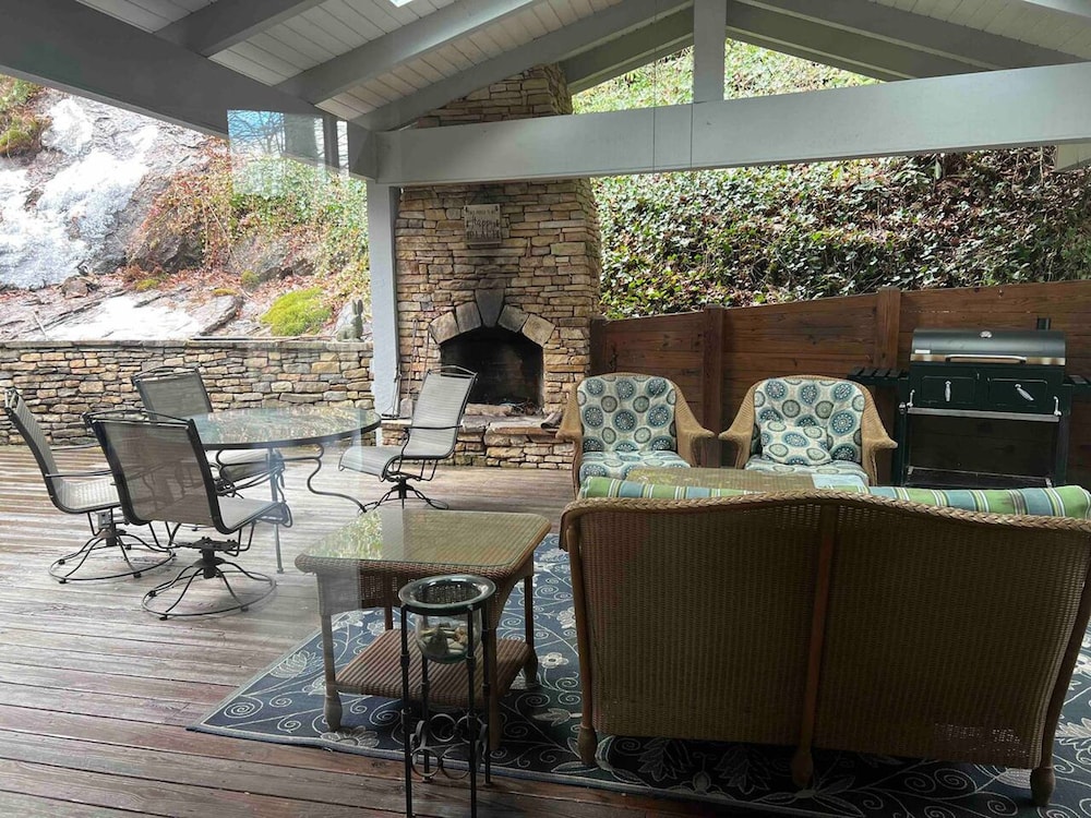 5 BR House- Mt Mitchell Golf Course on the River