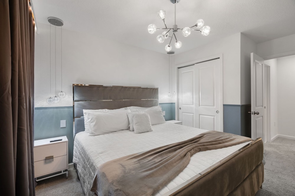 Chic 6 Bedroom Solara Home Pool and Themed Rooms
