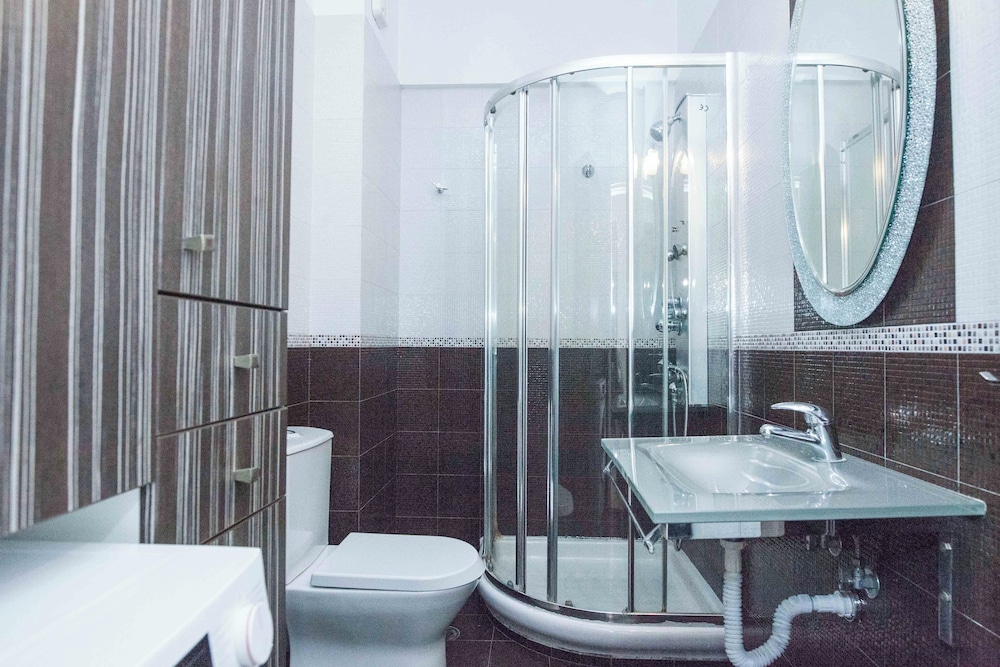 Elegant Spacious 2 Bd Apt in Petralona