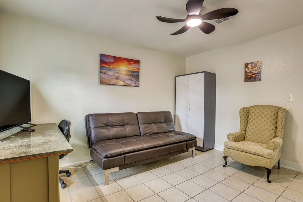 Suburban Home By Arthur Storey Park & HCA Houston!