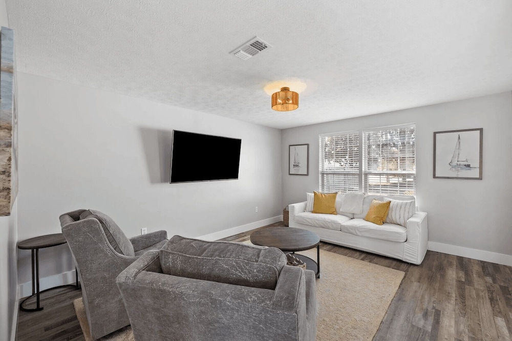 Walk to Beach, Private Pool + Fire Pit, Bonfires! G By The Sea by Avantstay