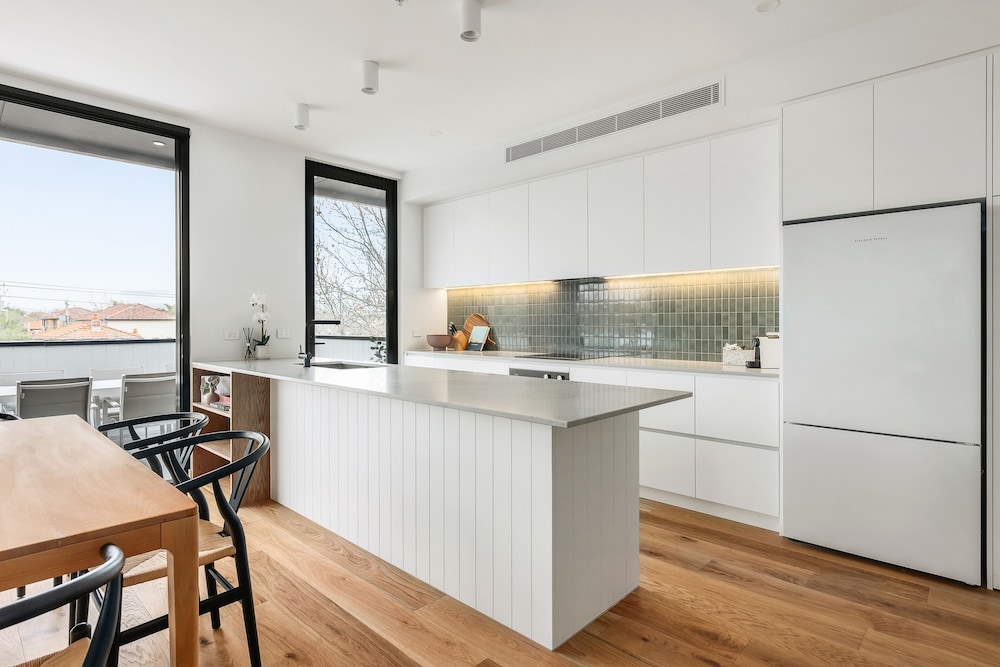 Docker St Elwood Apartments by UrbanRest