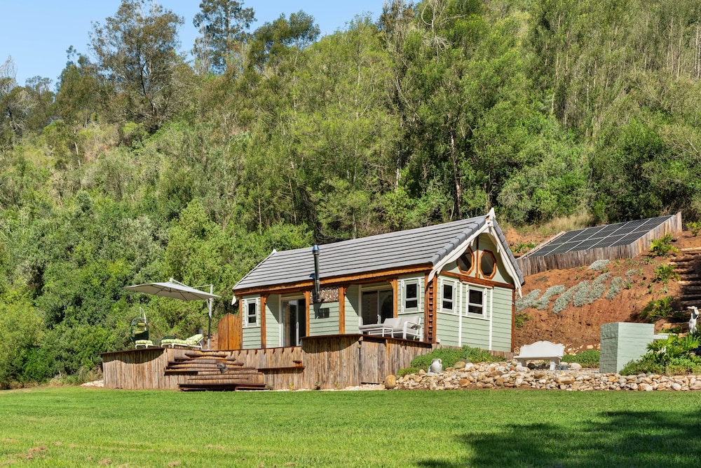 Amazing Riverside Retreat With Hot Tub & Ecopool