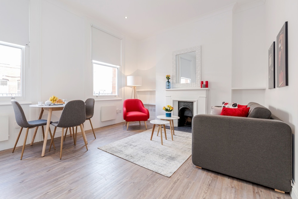 Soho Apartments by BaseToGo