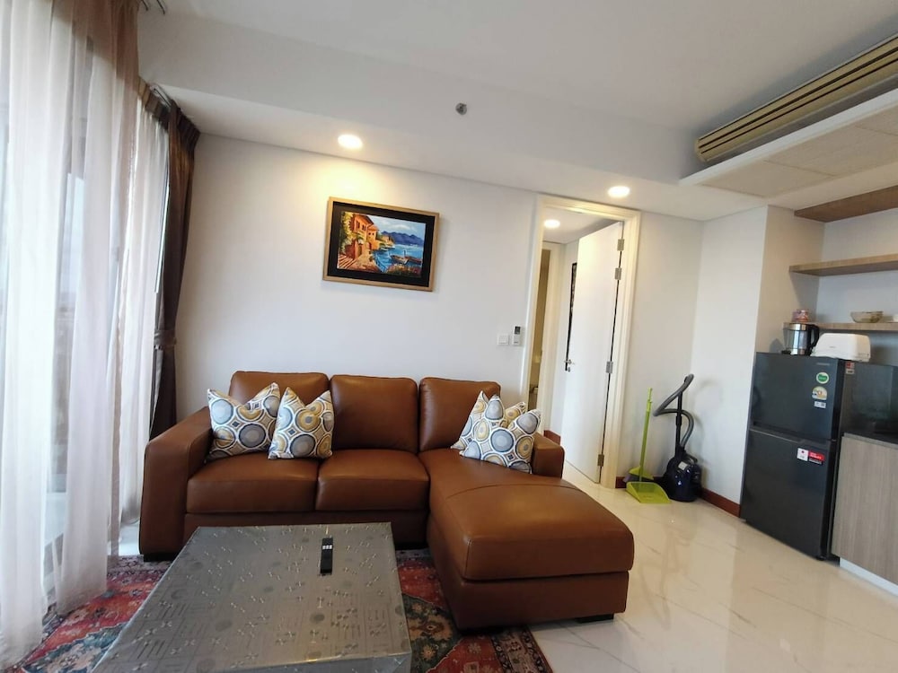 Luxury Large One Bedroom Seaview Serviced Apartment at Wongamat, Pattaya