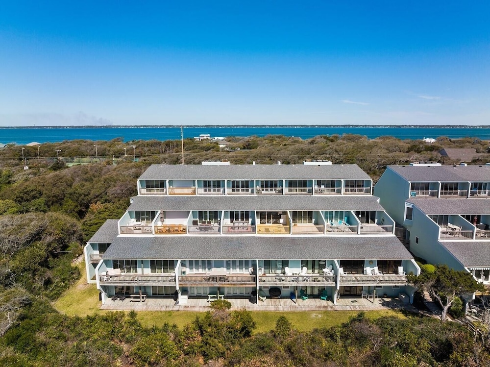 Coral Shores #4 3 Bedroom Condo by RedAwning view 5