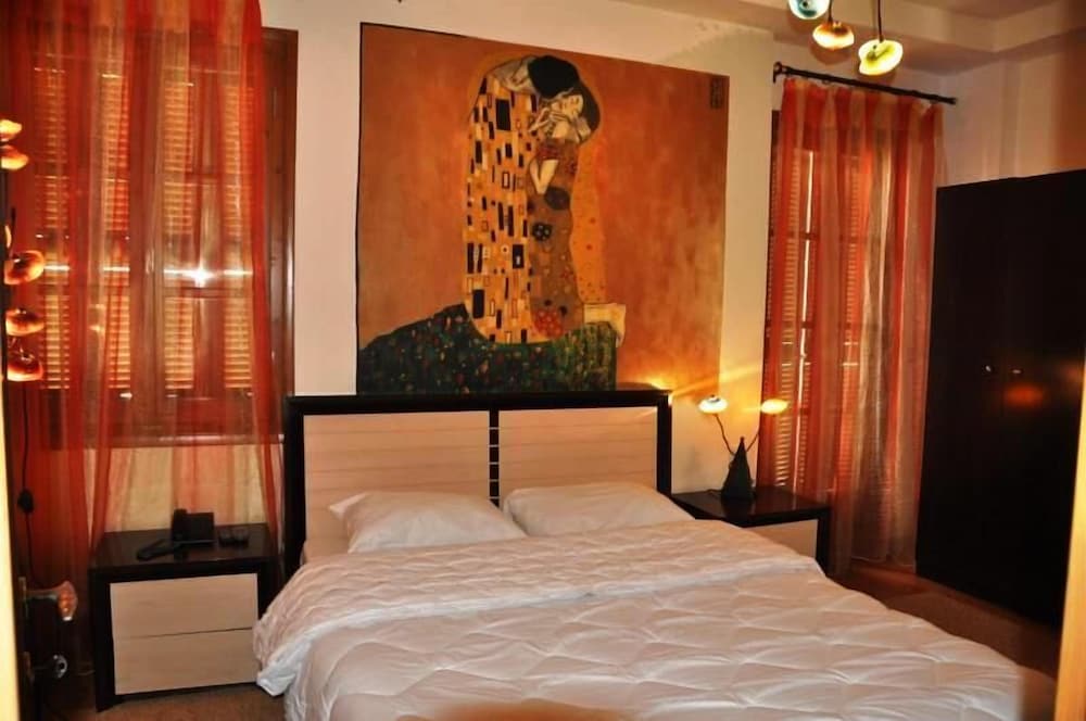 Nikolaos Pension