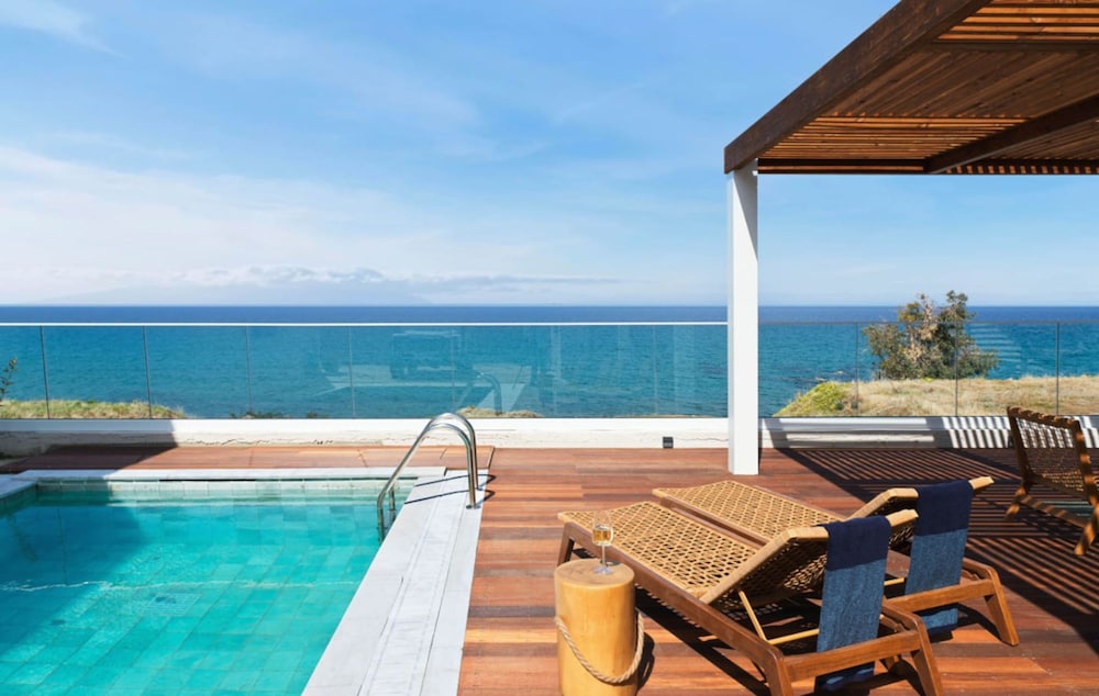 Villa Lara Stylish Retreat With Beach Access