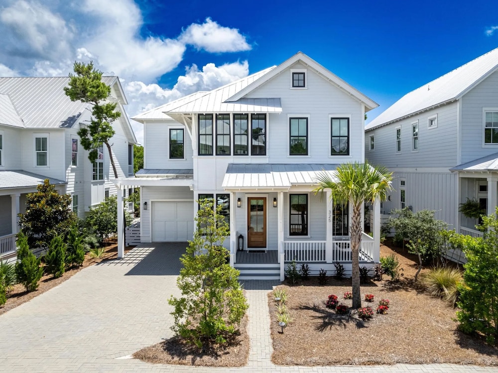 Honeybee by Southern Vacation Rentals