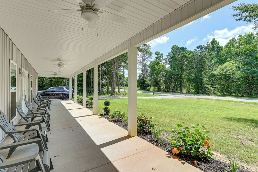 11 Mi to Troy University: Family Home w/ Yard