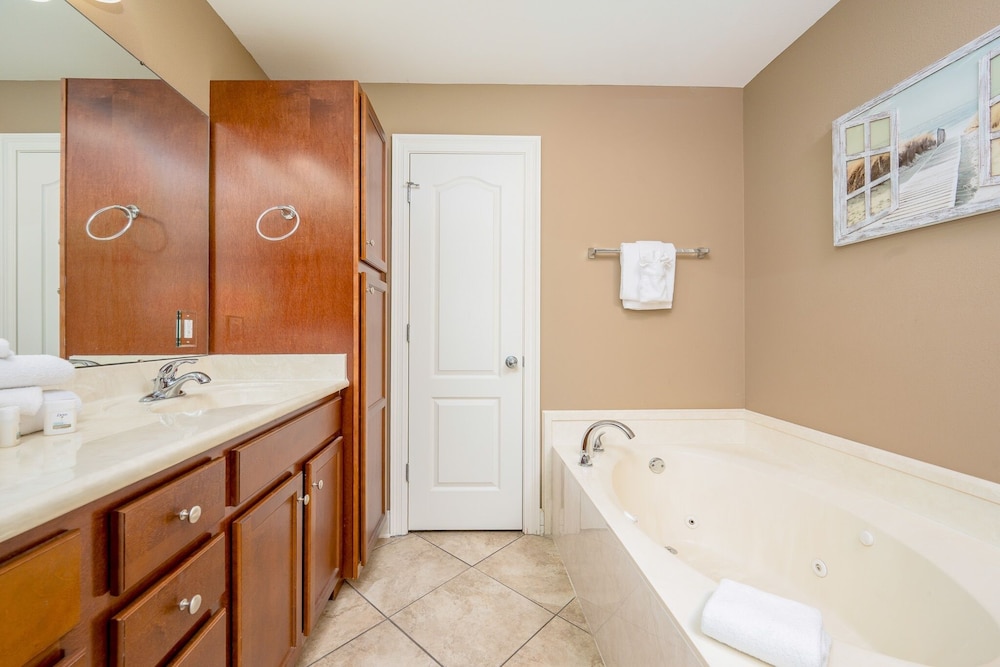 The Oasis 1704 Formerly Phoenix West Ii 1704 3 Bedroom Condo