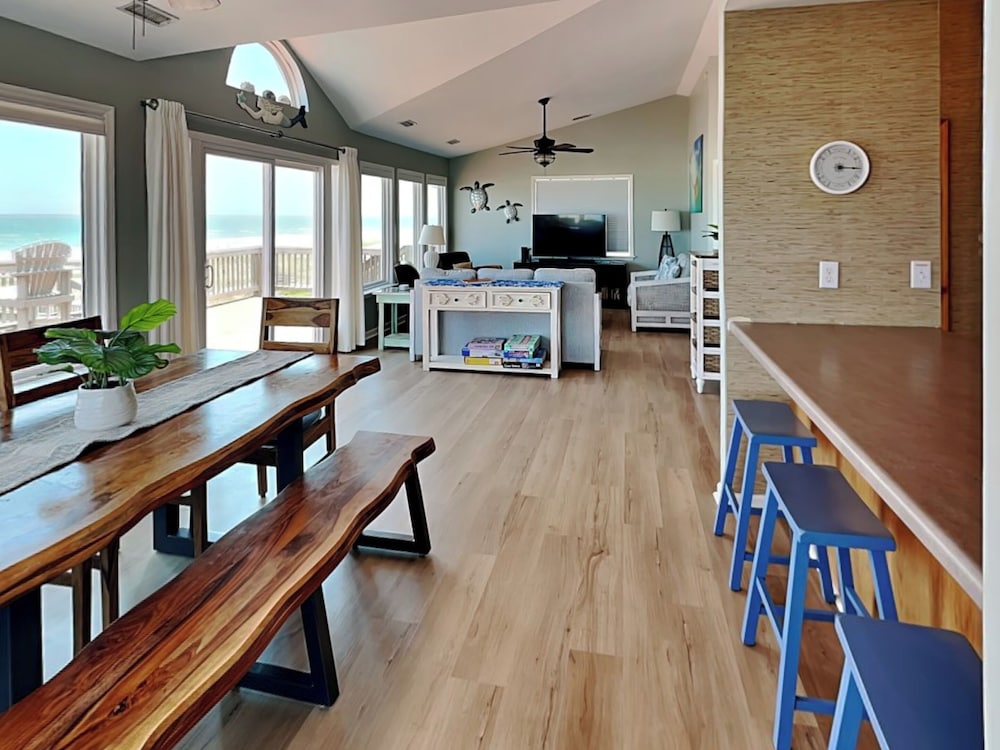 Paradise Palms by Topsail Realty