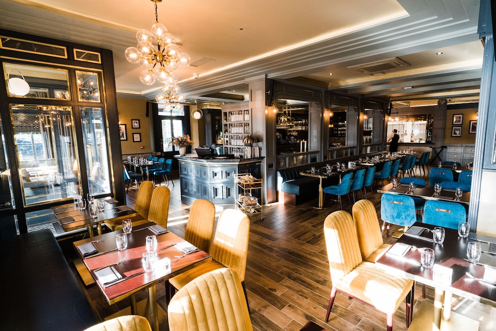 Londonderry Vacations - Da Vinci's Hotel Derry - Property Image 1