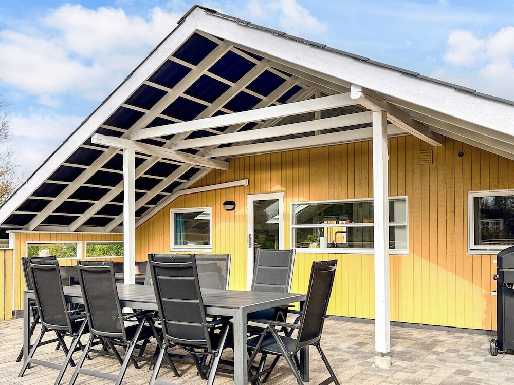 6 Person Holiday Home in Vaeggerlose