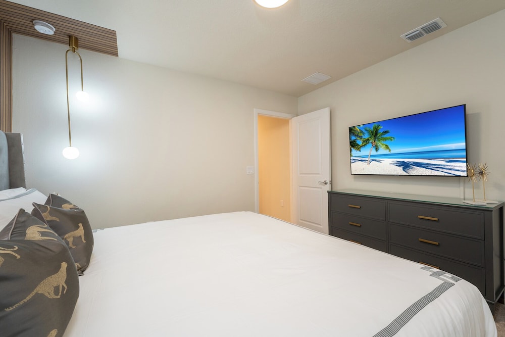 New Jungle Adventure 9BR Villa by Disney