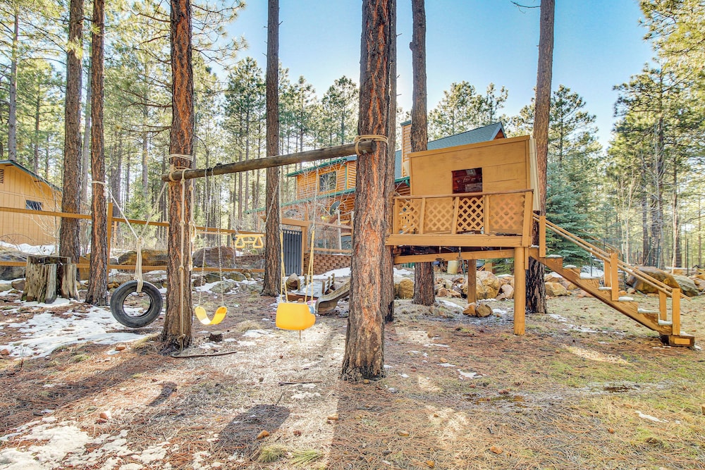Family-friendly Cabin w/ Fire Pit in Forest Lakes