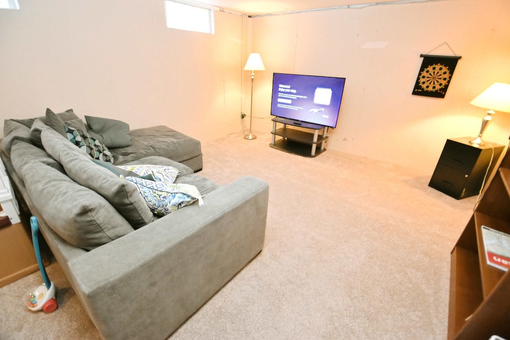 3 Bedroom 2 Bath Home Close to ND w Fire pit 1155