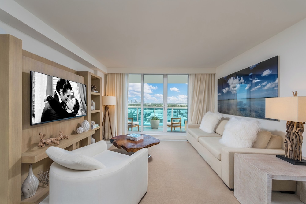 1 Hotel & Homes Private Luxury Suites