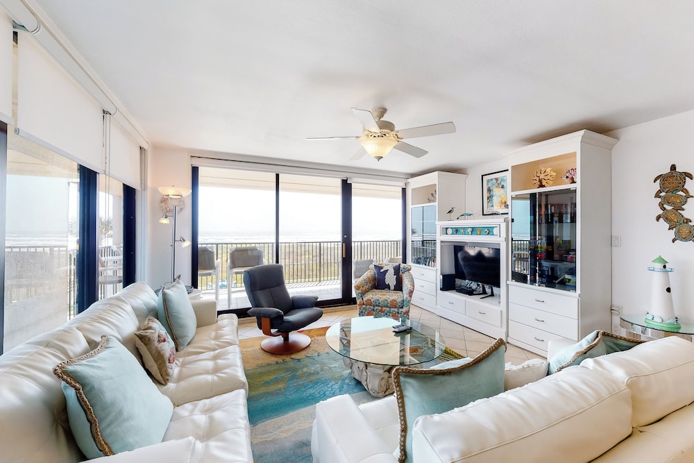 Corner 3BR w/ Gulf Views, Pools, Hot Tub, Sauna