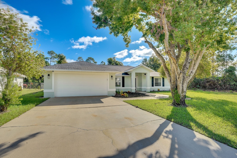 Palm Coast Home w/ Heated Pool: 3 Mi to Beach! view 5