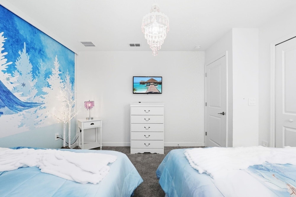 ChampionsGate Resort 10 Bedroom Vacation Home - Includes resort clubhouse amenity access! 10 Home