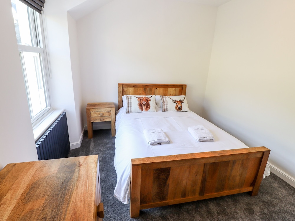 8 Waterhead Terrace
