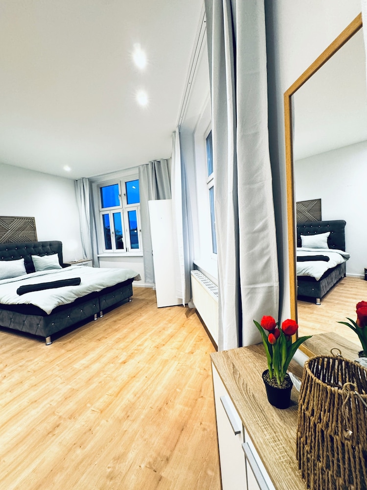 Lovely 4BR Apt Near Kaufpark Alterlaa