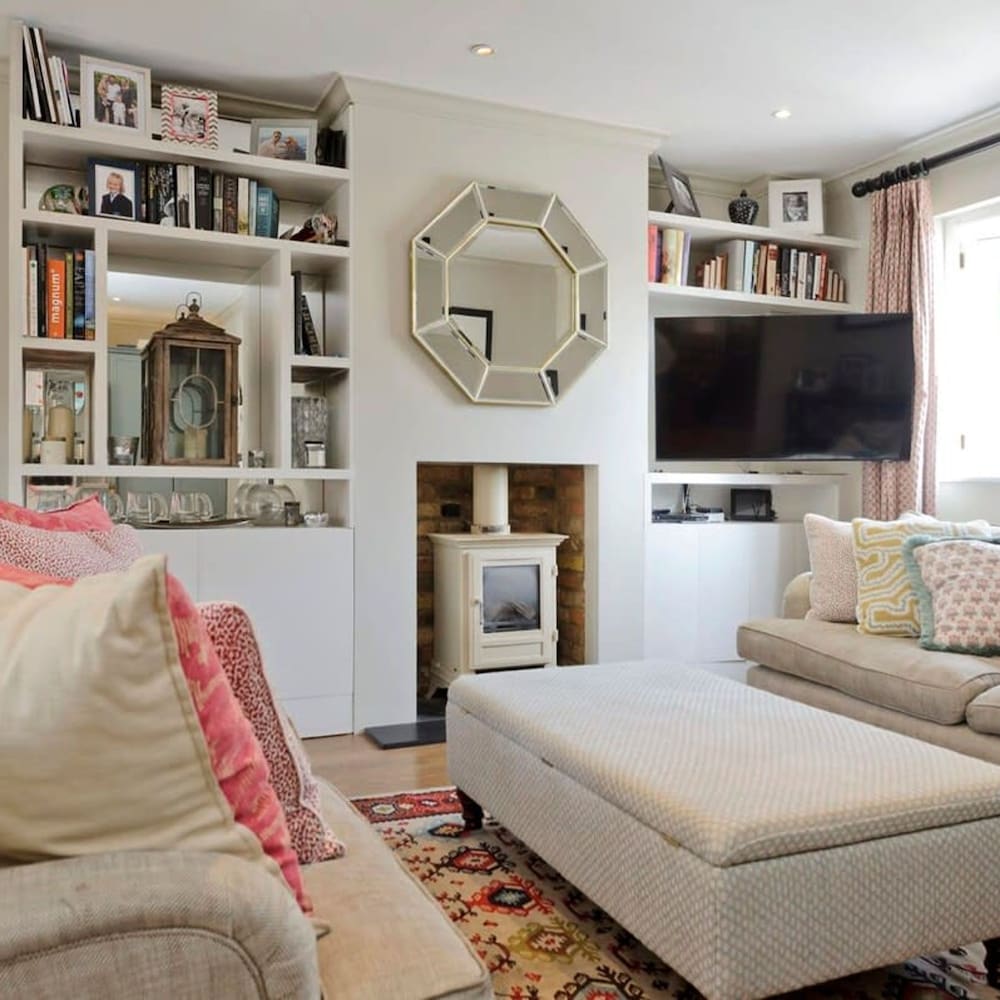 Delightful 3-bed Family Home Bayswater