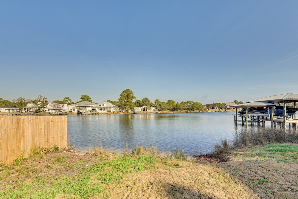 Walk to Choctawhatchee Bay: Santa Rosa Beach Home!