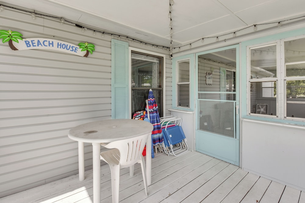 PCB Family Home w/ Sunroom, 1 Mi to Shore!