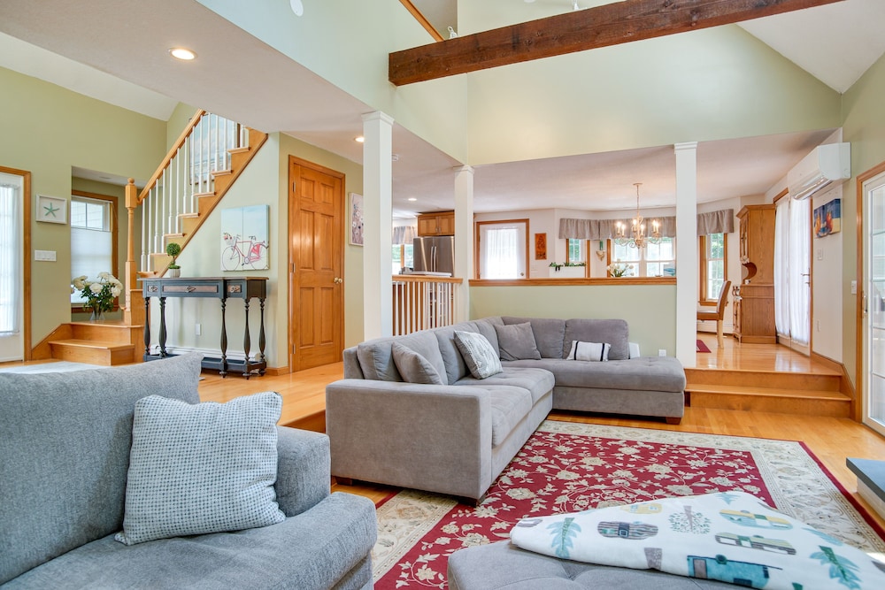 1/2 Mi to Beach: Stunning Home w/ Deck in Falmouth