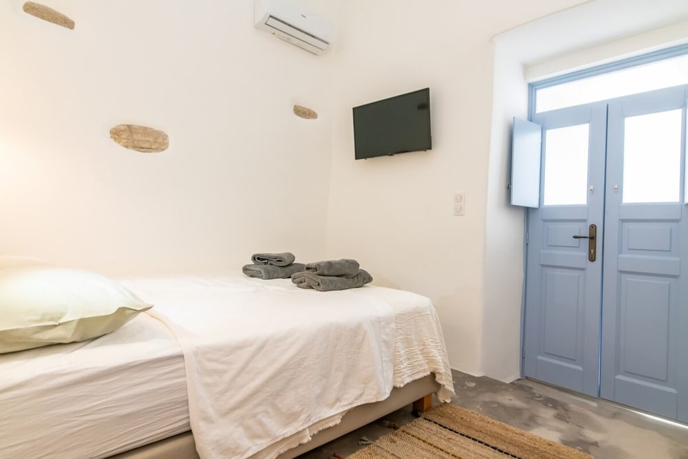 Cycladic House Tinos Cycladic House in the Heart of Tinos City
