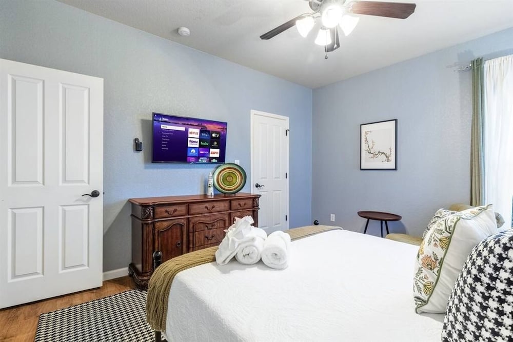 Serene Views Ideal For Long Stays Heated Pool