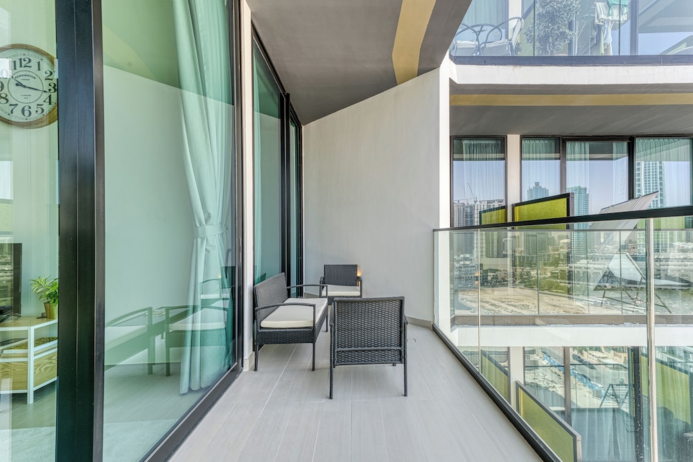 PVH - Vibrant 1BR in Binghatti Amber