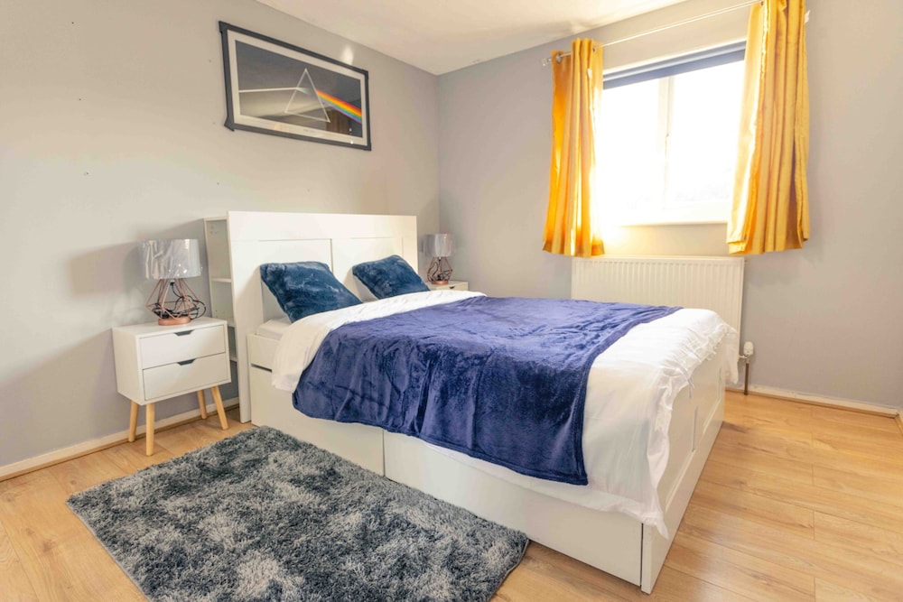 3 Bedrooms - Sleeps 8 - Wifi - 3 Car Parking