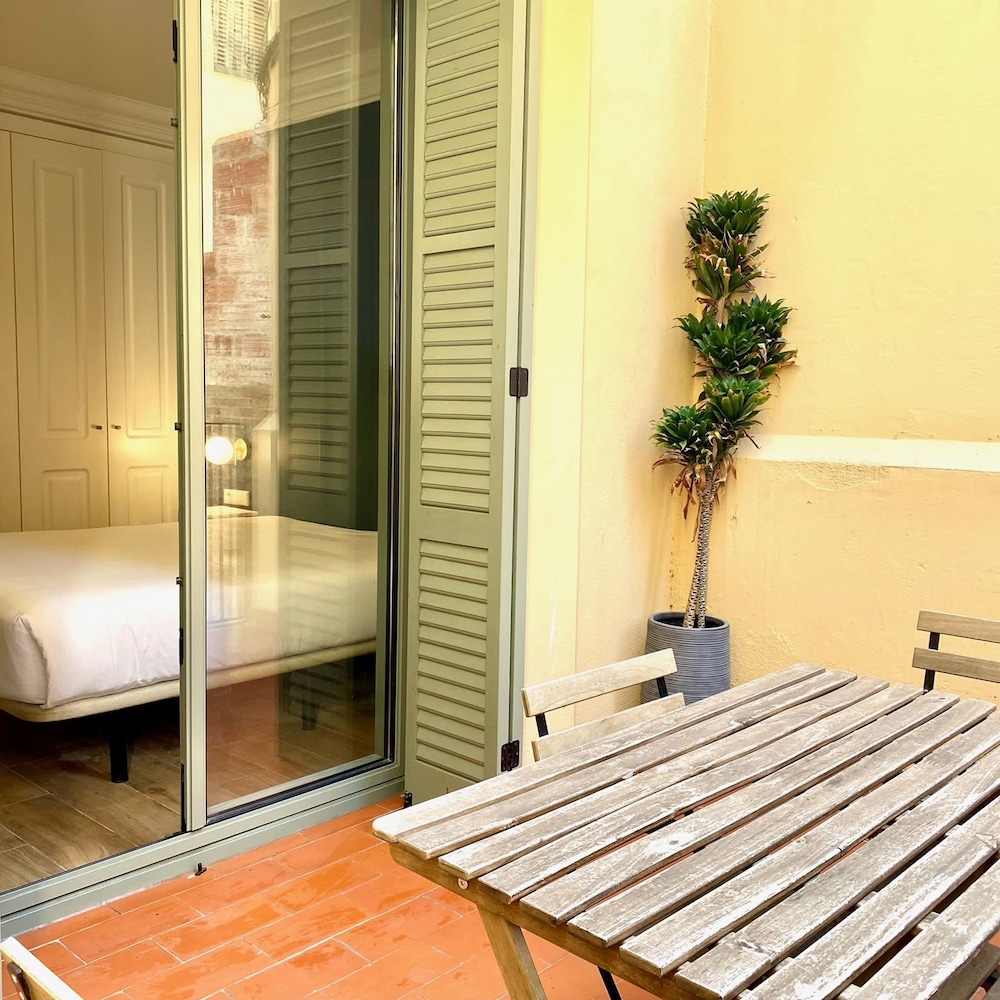 The Roger Terrace 2BR With Pool gym in Barcelona