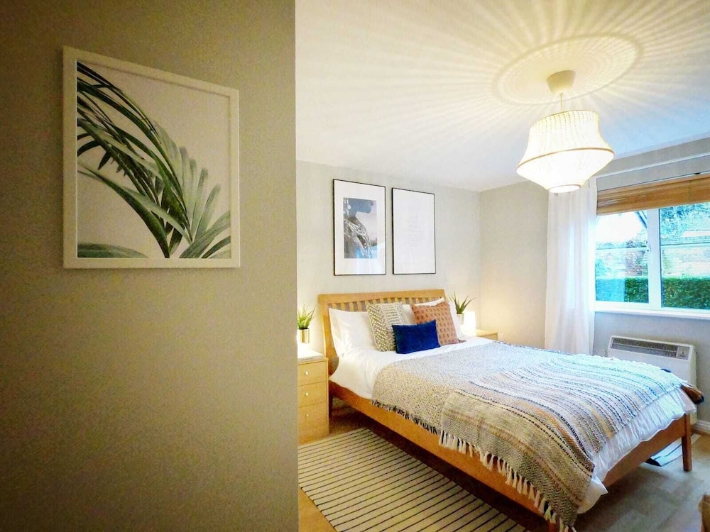 Central Spacious & Stylish Apartment view 5