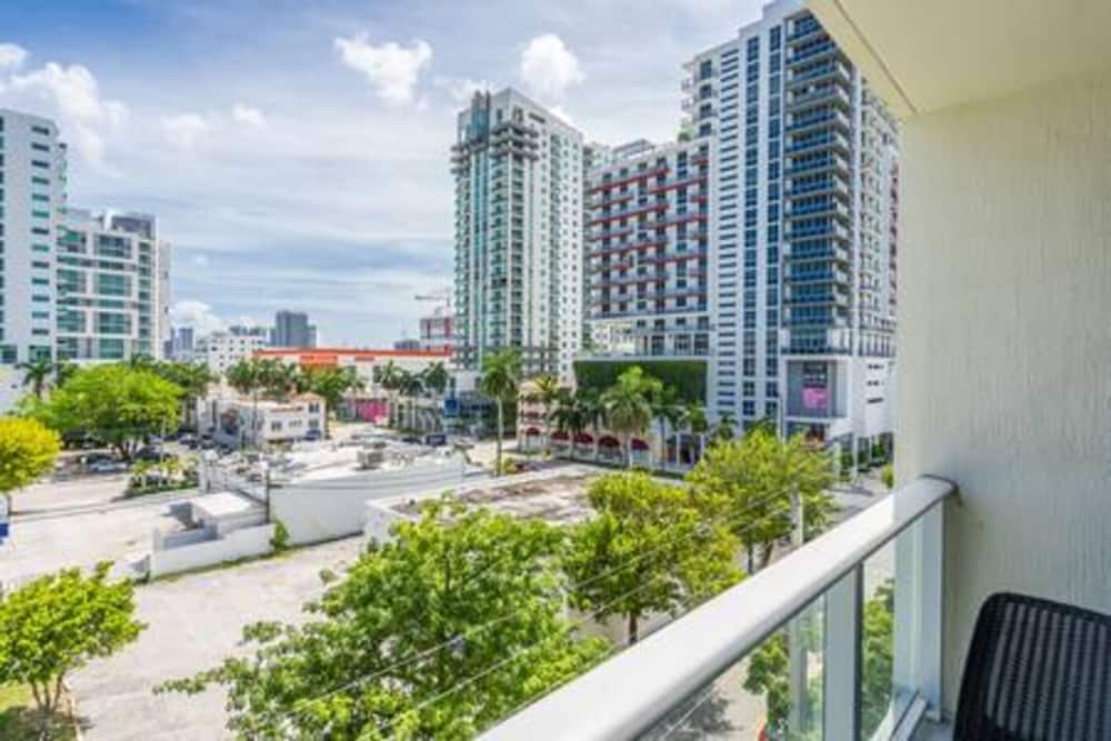 Modern 1BR Apt In Edgewater Free Parking