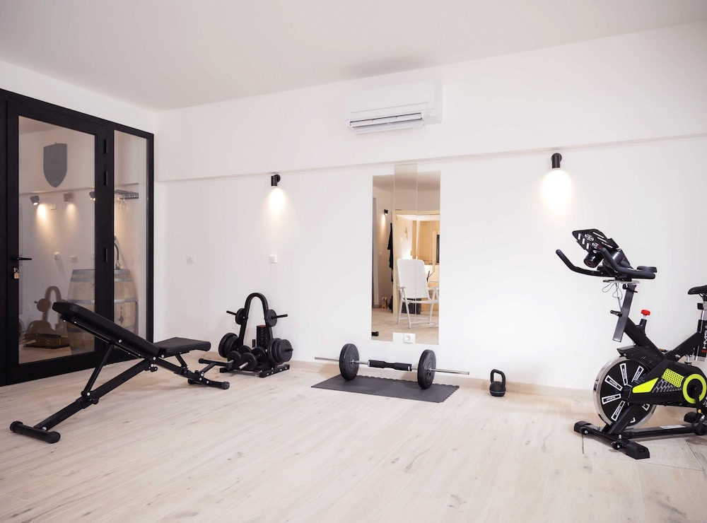 Sunlit Shores Beach Villa With Pool, Gym and Sauna