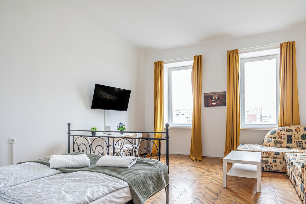 Bright 2BR Apartment Near Danube