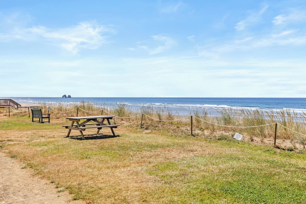 Rockaway Beach Resort view 4