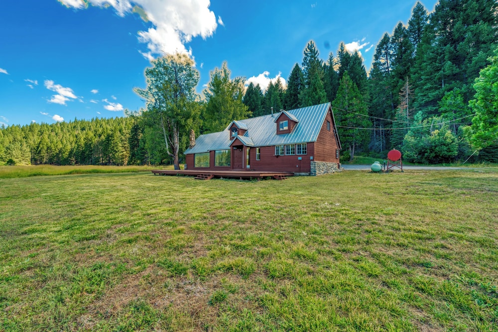 Dog-friendly 3BR on 200 Acres w/ River Access